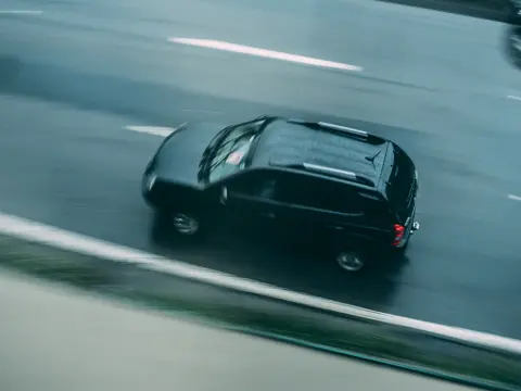 Opciones de traslado en Chaitén y la provincia: taxis, transfers, fletes, transporte marítimo, viajes rurales y servicios de conectividad local.